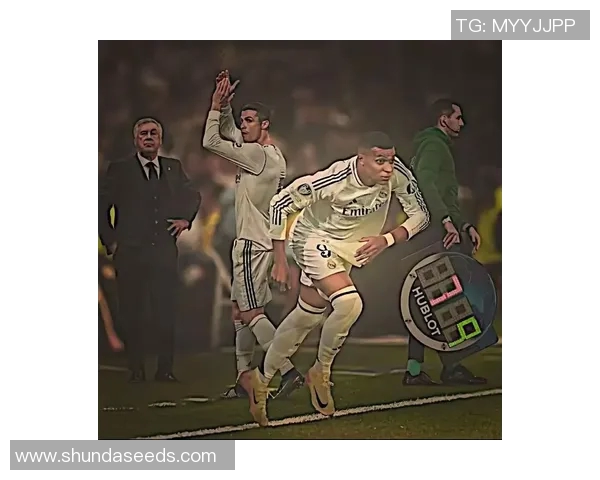 姆巴佩儿时萌照曝光！与C罗青涩合影引发回忆杀